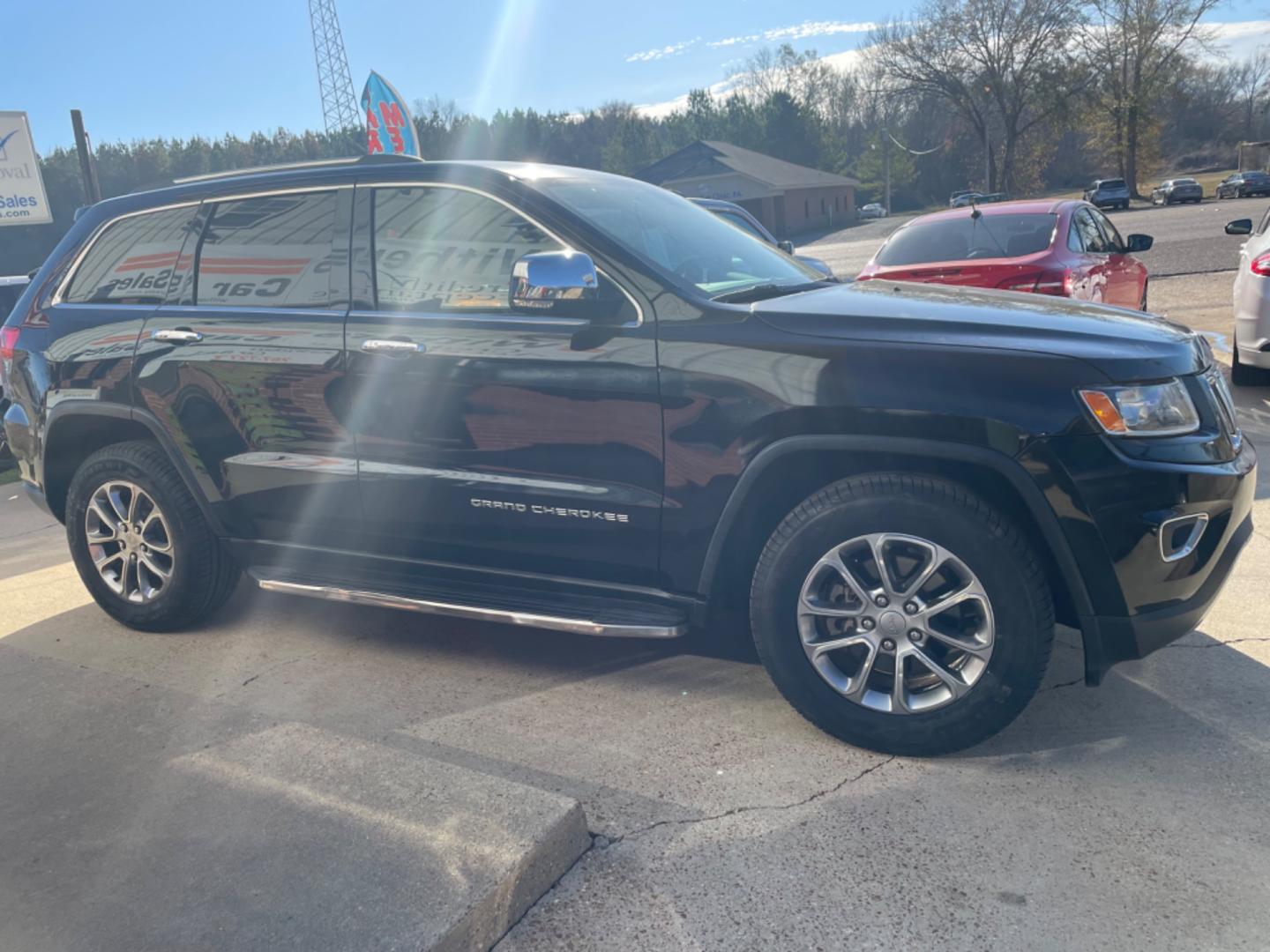 2015 Black /BLACK Jeep Grand Cherokee Limited 2WD (1C4RJEBG8FC) with an 3.6L V6 DOHC 24V engine, 8-Speed Automatic transmission, located at 204 Hwy. 16 East, Carthage, MS, 39051, (601) 267-7277, 0.000000, 0.000000 - Photo#1